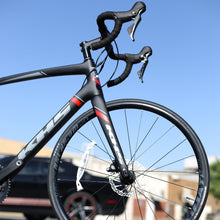 Load image into Gallery viewer, KHS Flite 700 Road Bike | Hydraulic Disc brakes