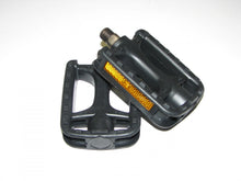 Load image into Gallery viewer, 9/16&quot; replacement  Plastic Pedals 9/16 black -Live 4 Bikes