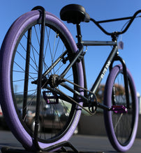 Load image into Gallery viewer, Elite BMX - Bandit BMX bike 29in