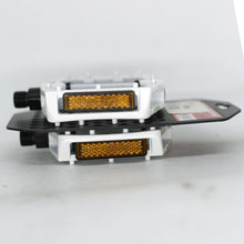 Load image into Gallery viewer, Free Agent Platform Aluminum Bicycle Pedals 9/16 - Live4Bikes