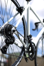Load image into Gallery viewer, Road Bike | Golden Cycle Contender | White