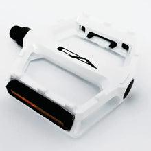 Load image into Gallery viewer, Free Agent Aluminum Platform Bicycle Pedals 1/2 white - Live4Bikes