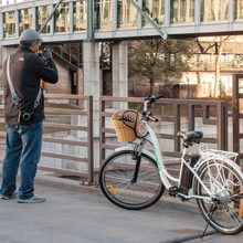 Load image into Gallery viewer, Nakto 24 in Camel Step Through 250W Black Electric Bike