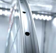 Load image into Gallery viewer, 700c Alloy Front Wheel 36 Spoke Chrome