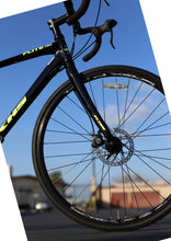Load image into Gallery viewer, Flite 150 S Black Road Bike
