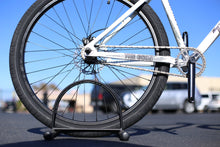 Load image into Gallery viewer, Throne Goon - White BMX bike 29in