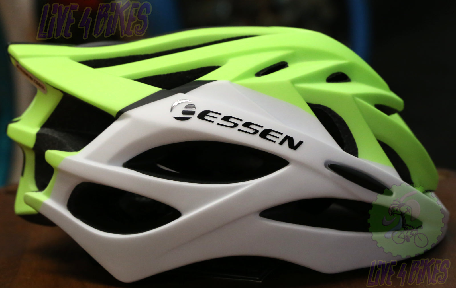 Road Bike Helmet Green/White – LIVE 4 BIKES